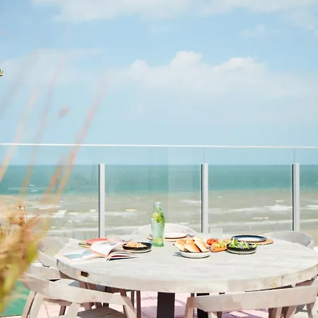 The Pink Penthouse * De Panne
