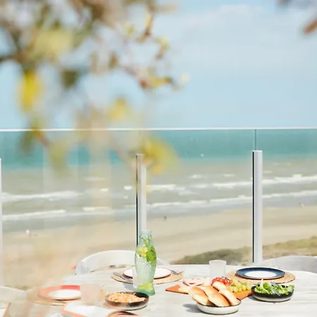 The Pink Penthouse * De Panne