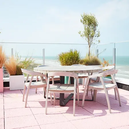 The Pink Penthouse * De Panne